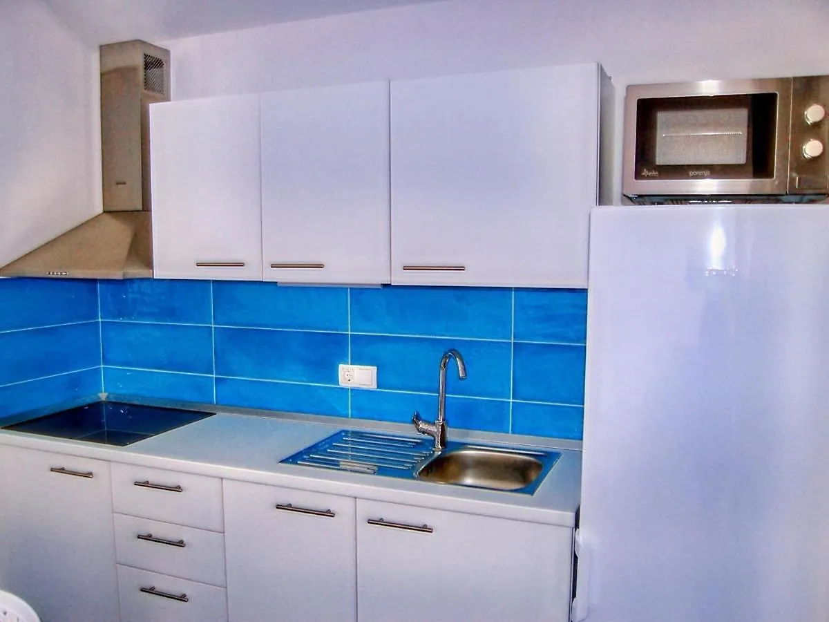 Nice Apartment With Roofed Terrace Veli Rat