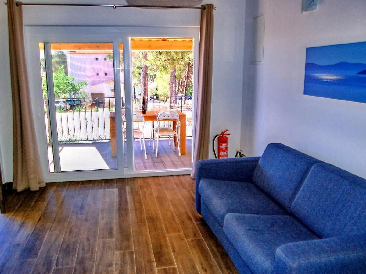 Nice Apartment With Roofed Terrace Veli Rat 0*,  Κροατία
