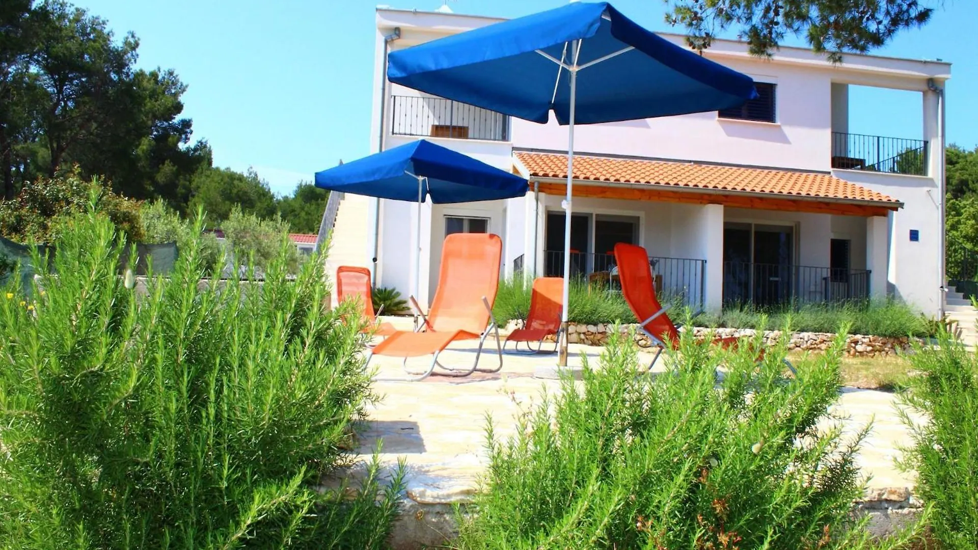 Nice Apartment With Roofed Terrace Veli Rat